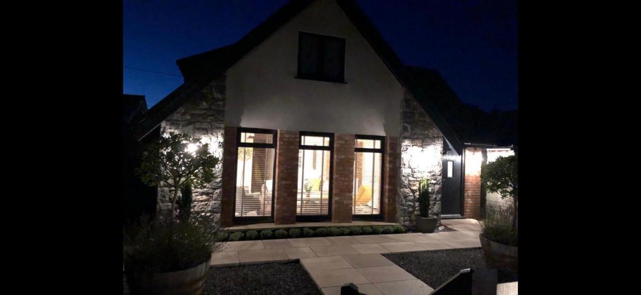 Y Bwythyn Villa Холиуел Екстериор снимка